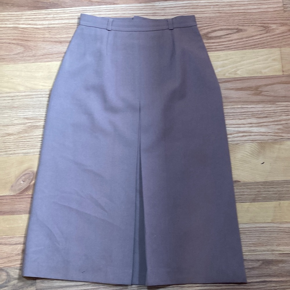 Phil Carry Sportswear Tan Skirt Size 8, 75% Polyester 25% Acrylic. Beautiful!
